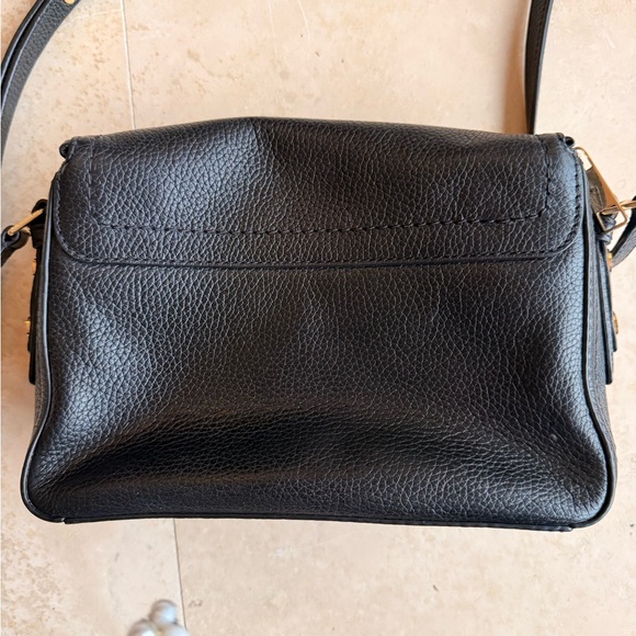 Marc Jacobs Elegant Black Crossbody Bag - Picture 4 of 6